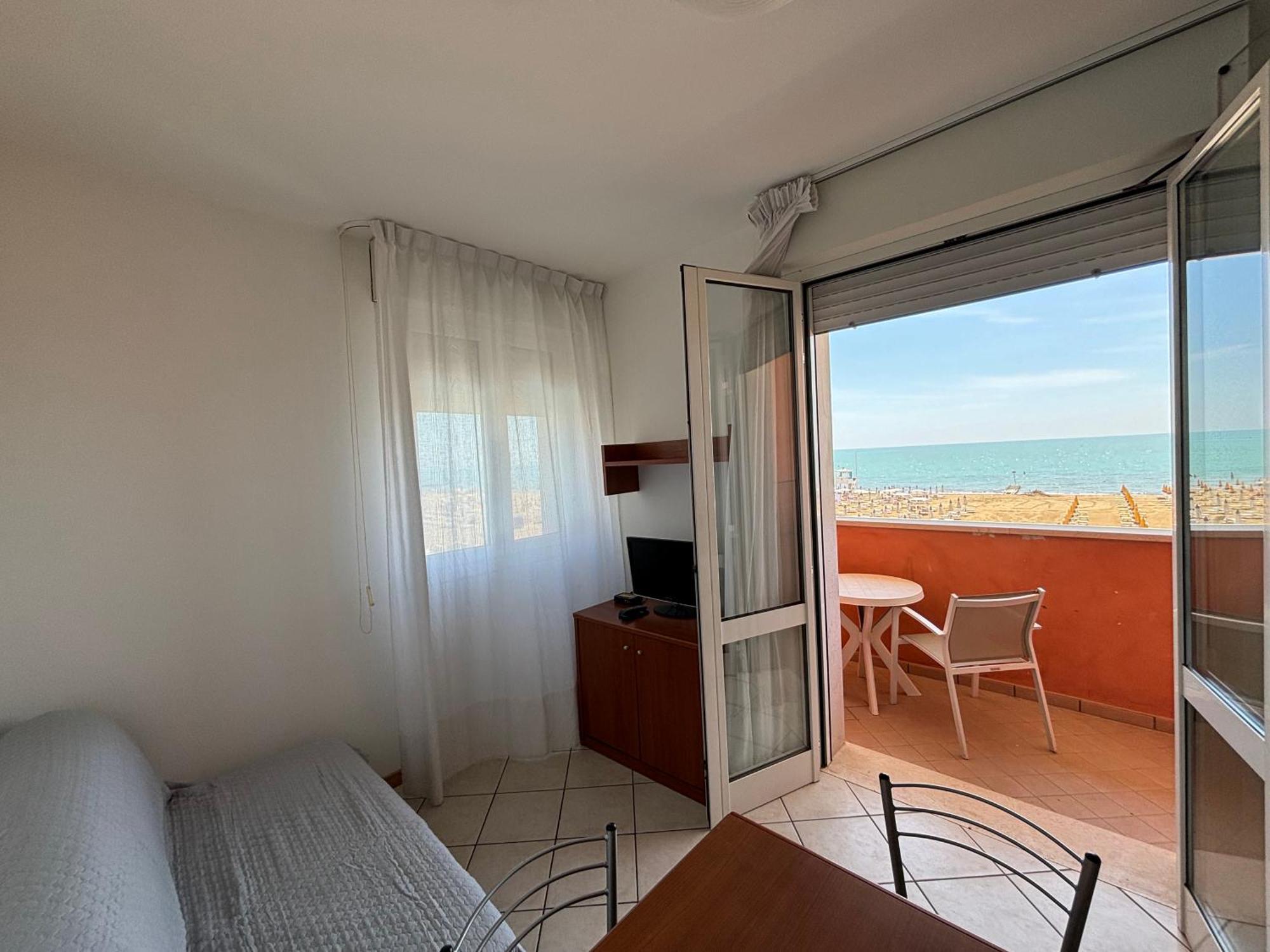Villa Alpina - Frontemare Centrale - Immobil Relax Lido di Jesolo Exterior foto